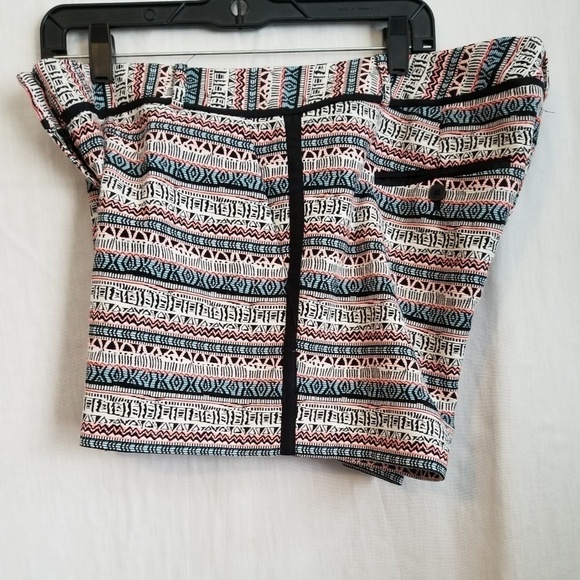 The Limited - Picture 3 of 4